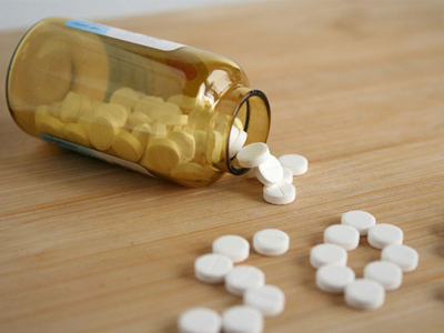 股骨頭壞死每個分期怎么治療，通絡生骨膠囊有什么作用