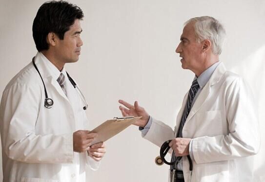 痛風患者提問：我是一名患了痛風很多年的人了，尿酸水平總是高，服用優立通后效果還是不錯的見效很快，同時有時候還服用一些秋水仙堿，但是優立通的價格不便宜，又不敢在不了解的藥店里隨便買，我想知道哪里能買到正規便宜的優立通呢？