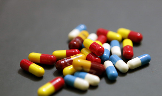 芪明顆粒每天吃多少，糖尿病視網(wǎng)膜病變吃芪明顆粒