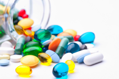 股骨頭壞死可以用通絡生骨膠囊嗎，通絡生骨膠囊每天吃多少