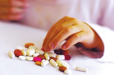 股骨頭壞死可以用通絡(luò)生骨膠囊嗎，通絡(luò)生骨膠囊一次的量是多少