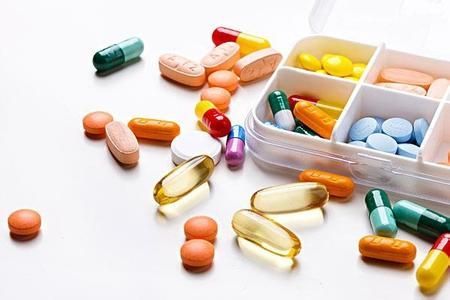 股骨頭壞死怎么治療，通絡生骨膠囊怎么服用