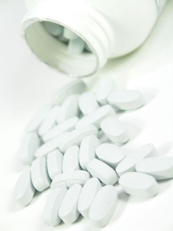 股骨頭壞死怎么治療，通絡生骨膠囊怎么服用