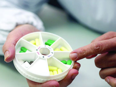 股骨頭壞死可以用通絡生骨膠囊嗎,股骨頭壞死怎么治療