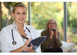 好及施復方辣椒貼片，腰間盤突出吃什么藥可以緩解疼痛